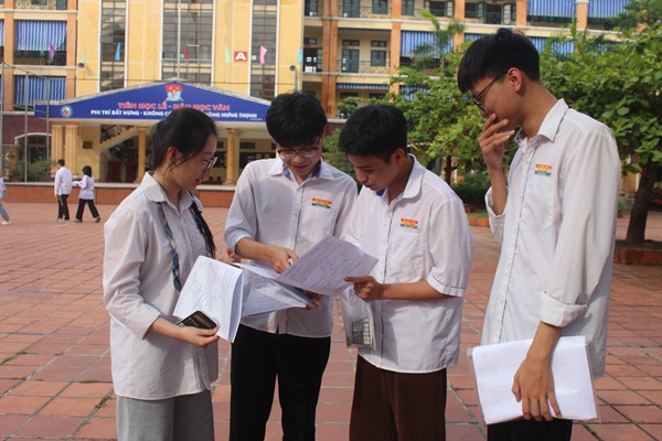 <a href='https://c2nhattanhht.hungyen.edu.vn/tin-tuc/cong-bo-doi-sanh-pho-diem-mot-so-to-hop-diem-thi-thpt-nam-2025.html'>Công bố đối sánh phổ điểm một số tổ hợp điểm thi THPT năm 2025</a>