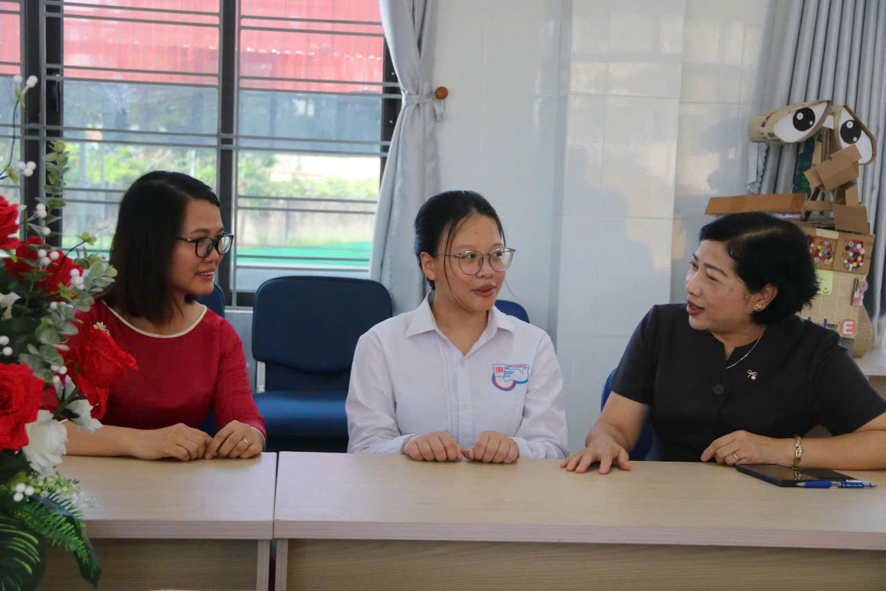 <a href='https://c2nhattanhht.hungyen.edu.vn/tin-tuc/giao-duc-hung-yen-khang-dinh-vi-the-ty-le-do-tot-nghiep-thpt-dat-996-co-2-thu-khoa-dat-diem-tuyet-doi-3030.html'>Giáo dục Hưng Yên khẳng định vị thế: Tỷ lệ đỗ tốt nghiệp THPT đạt 99,6%, có 2 thủ khoa đạt điểm tuyệt đối 30/30</a>