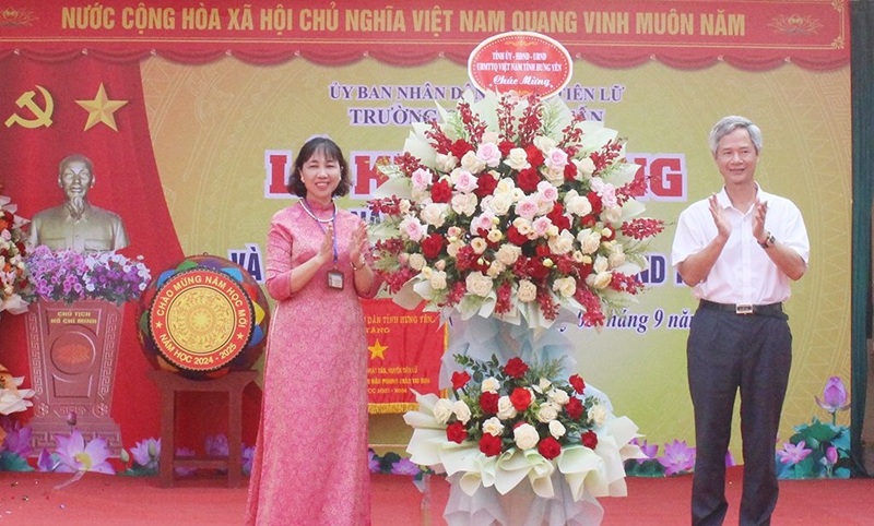 <a href='https://c2nhattanhht.hungyen.edu.vn/tin-tuc/cac-dong-chi-lanh-dao-tinh-du-khai-giang-nam-hoc-2024-2025.html'>Các đồng chí lãnh đạo tỉnh dự khai giảng năm học 2024 – 2025</a>